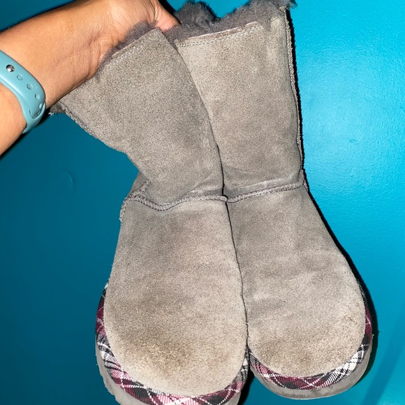 Classic Grunge Gray Ugg Boot - Picture 3 of 11